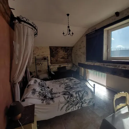 לינה וארוחת בוקר Domaine De La Lucarliere