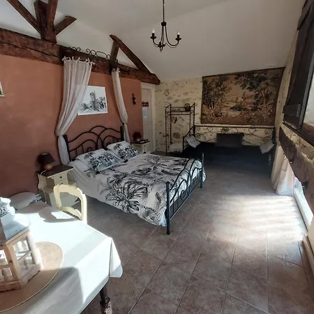 לינה וארוחת בוקר Domaine De La Lucarliere Saint-Cyr-des-Gats