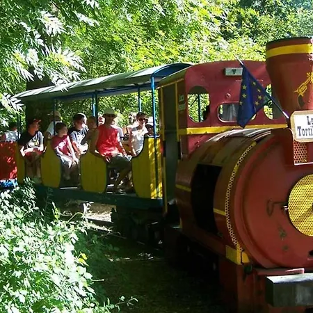 לינה וארוחת בוקר Domaine De La Lucarliere 3*