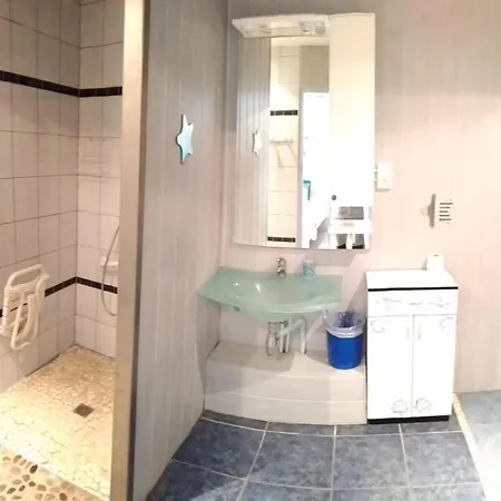 לינה וארוחת בוקר Domaine De La Lucarliere 3*