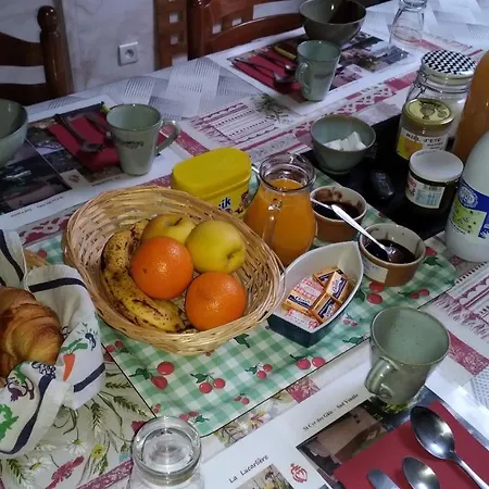 לינה וארוחת בוקר Domaine De La Lucarliere