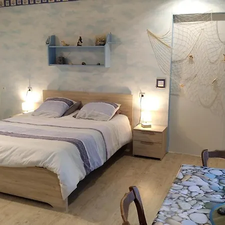 לינה וארוחת בוקר Domaine De La Lucarliere Saint-Cyr-des-Gats