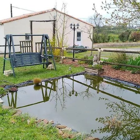 לינה וארוחת בוקר Domaine De La Lucarliere